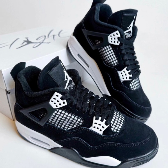 Air Jordan 4 Retro White Thunder. - Picture 1 of 6